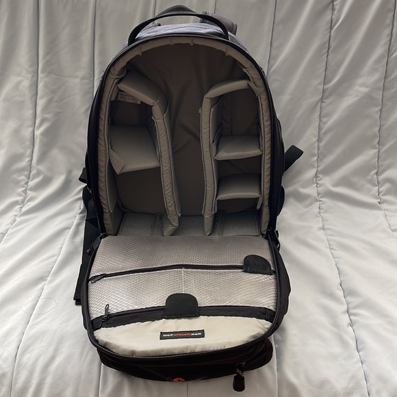 Lowepro camera backpack - Picture 2 of 7